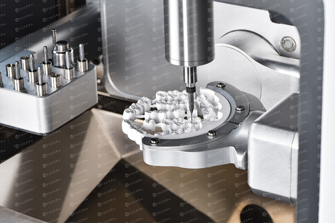 China Yucera Hot Sale Fully Automatic 5 Axis Dental CAD CAM Milling Machine for Lab