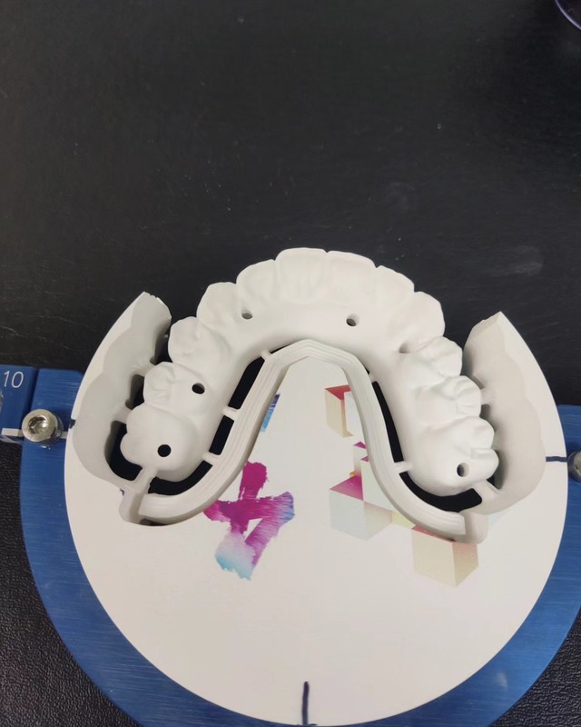 ইউসেরা 4D প্রো 95মিমি ডেন্টাল জিরকোনিয়া ব্লক সুনির্দিষ্ট মাত্রা বিভিন্ন ধরণের ডেন্টাল পুনরুদ্ধার সমাধানের জন্য উপযুক্ত